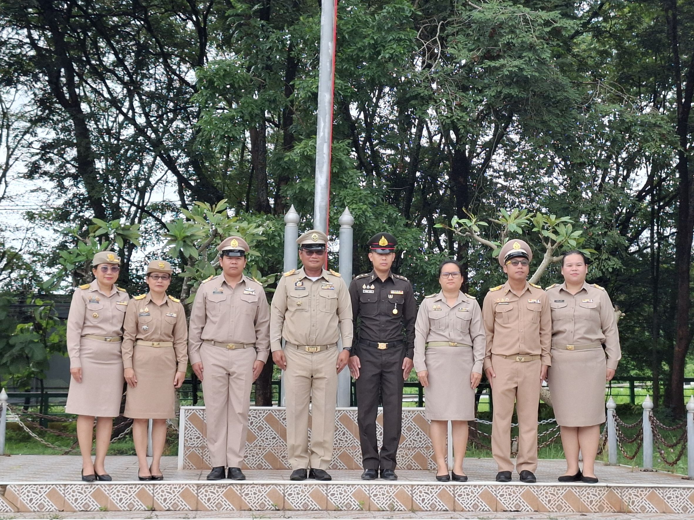สพอ.เทพสถิต : ร่วมกิจกรรมวันพระราชทานธงชาติไทย