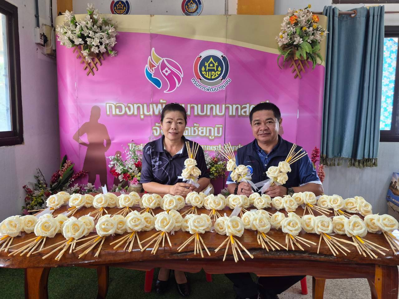 พช.เทพสถิต : กลุ่มจิตอาสาผู้ประดิษฐ์ดอกไม้จันทน์ส่งมอบ “ดอกไม้จันทน์พระราชทาน”🌼💛**